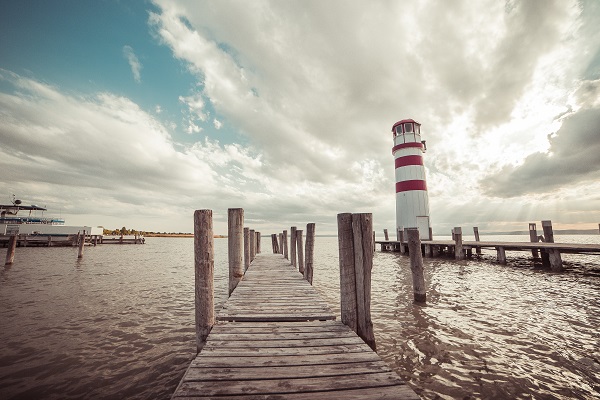 File:Podersdorf am See, der Leuchtturm.jpg - Wikimedia Commons